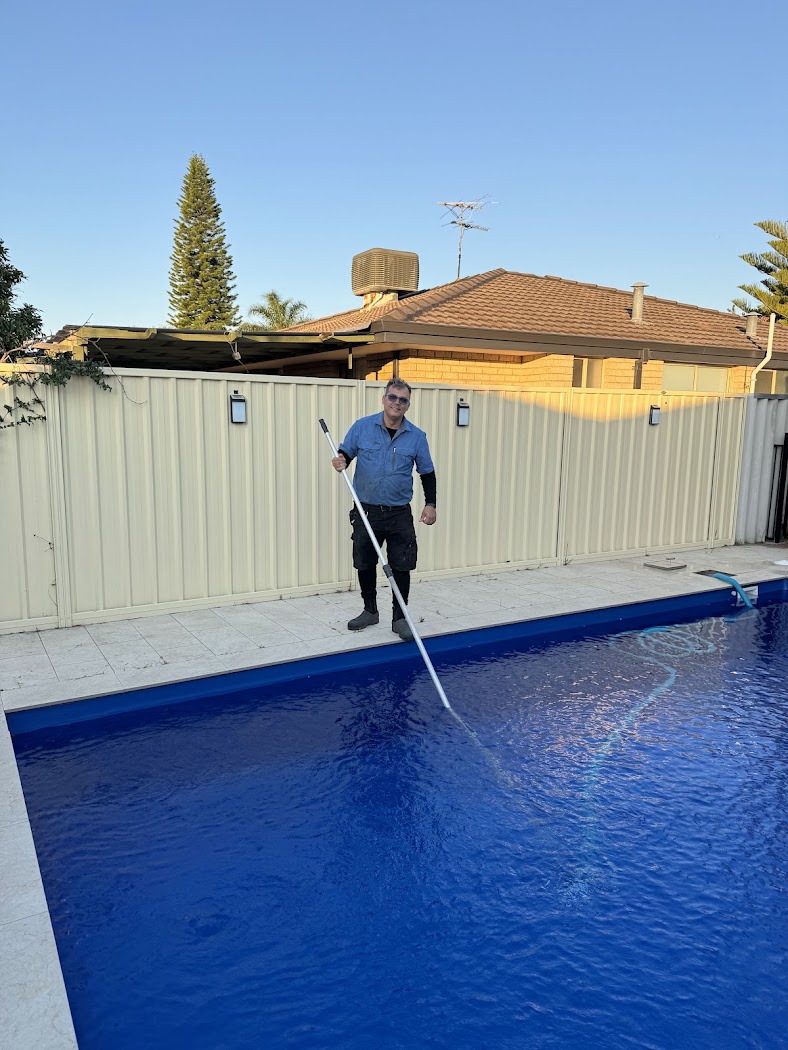 Erfan from Vortex Pool Solutions cleaning a customer's pool